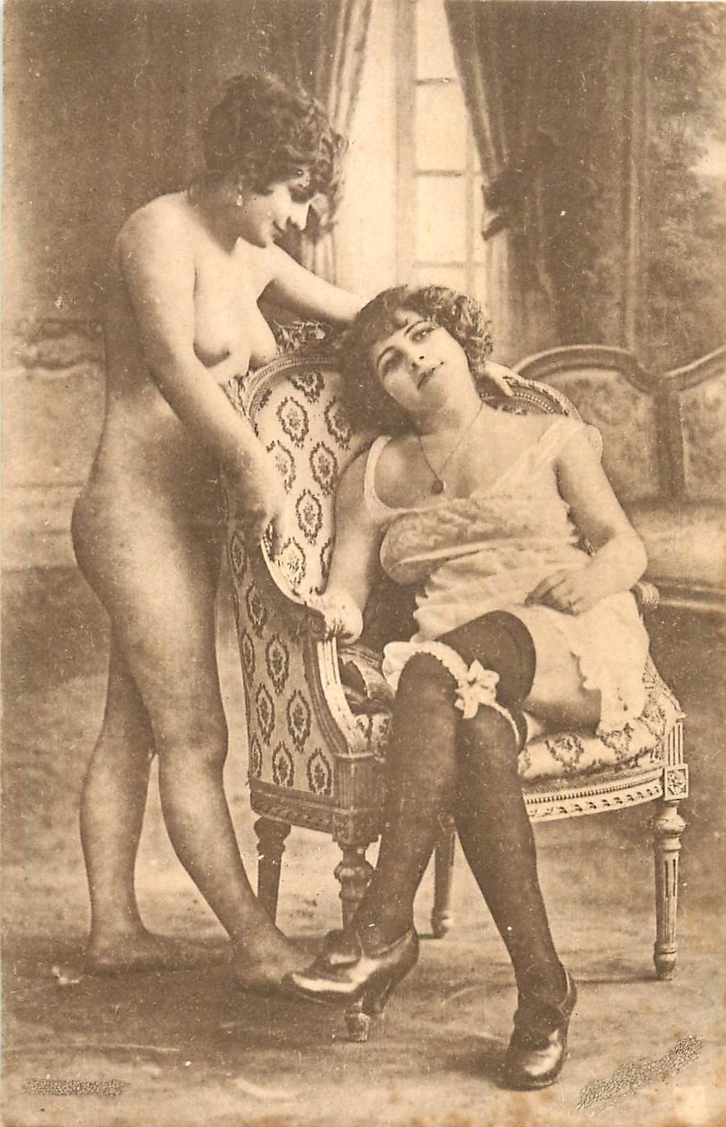 WW NUS D'AUTREFOIS. Deux superbes Femmes aux seins nus