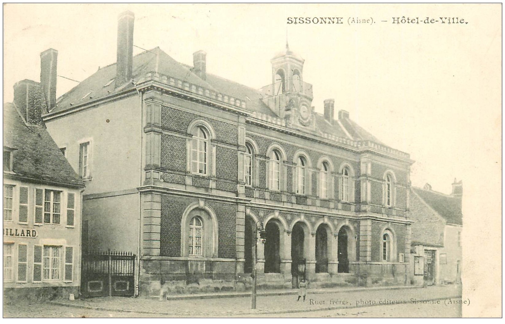 carte postale ancienne 02 SISSONNE. Hôtel de Ville 1907 et Billard