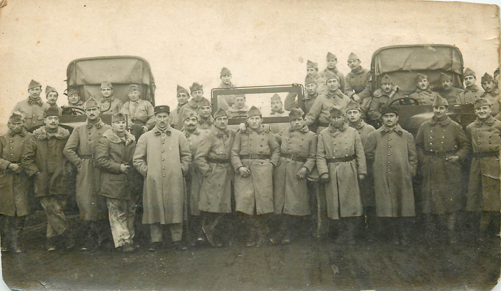 WW 63 CLERMONT-FERRAND. Militaires avec Camions et Jeep. Photographe Breuly 25 Av des Etats-Unis