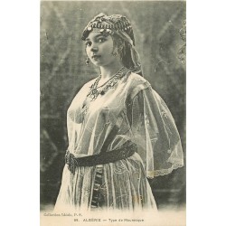 WW ALGERIE. Superbe femme Mauresque à la poitrine et seins nus...