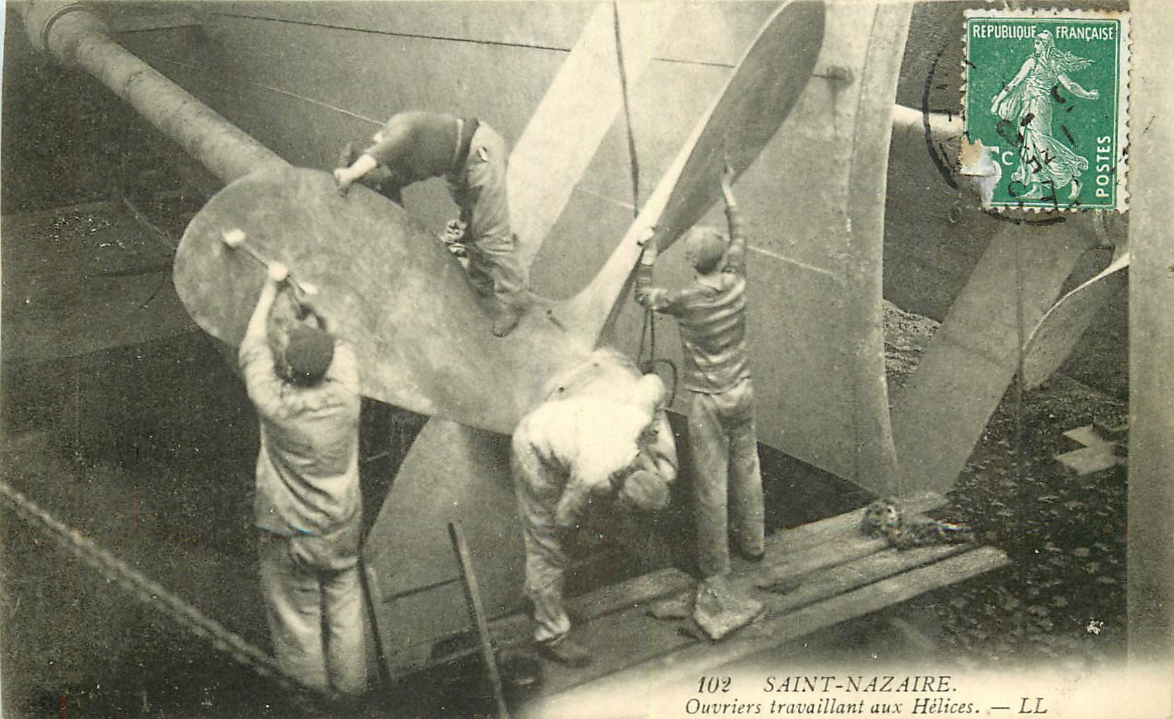 44 SAINT-NAZAIRE. Ouvriers travaillant aux Hélices d'un Navire 1909