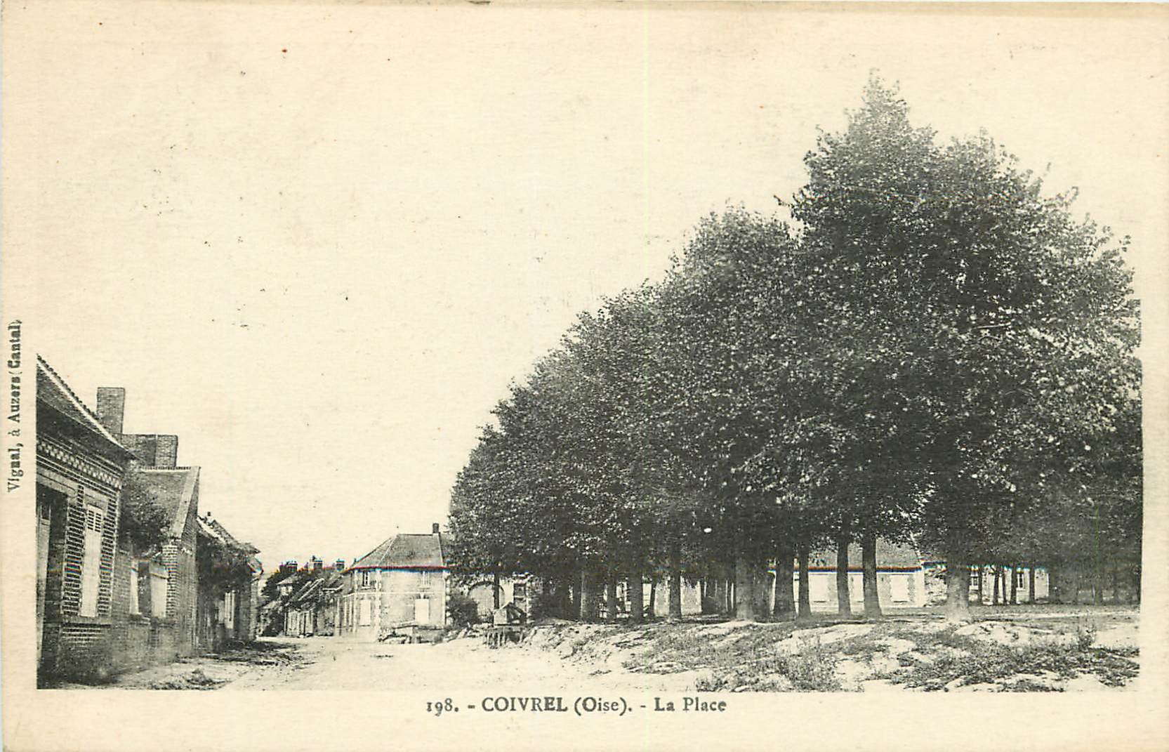 60 COIVREL. La Place vers 1920
