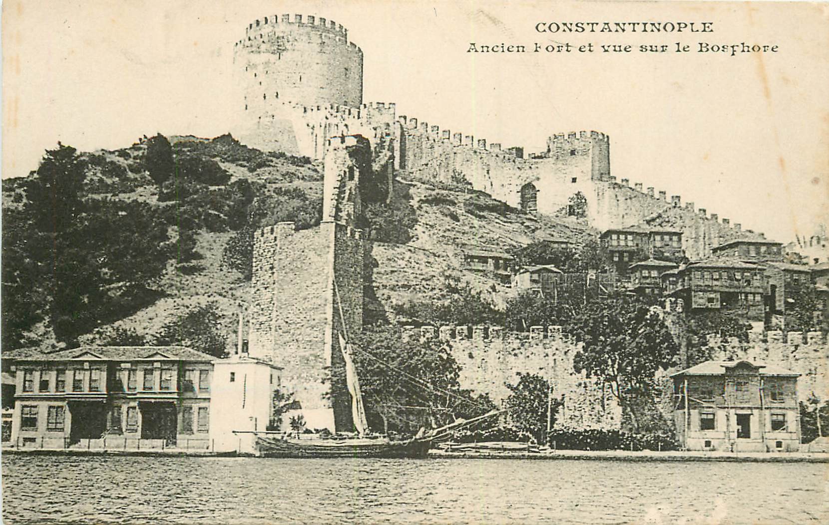 WW CONSTANTINOPLE. Ancien Fort et le Bosphore en Turquie Turkey