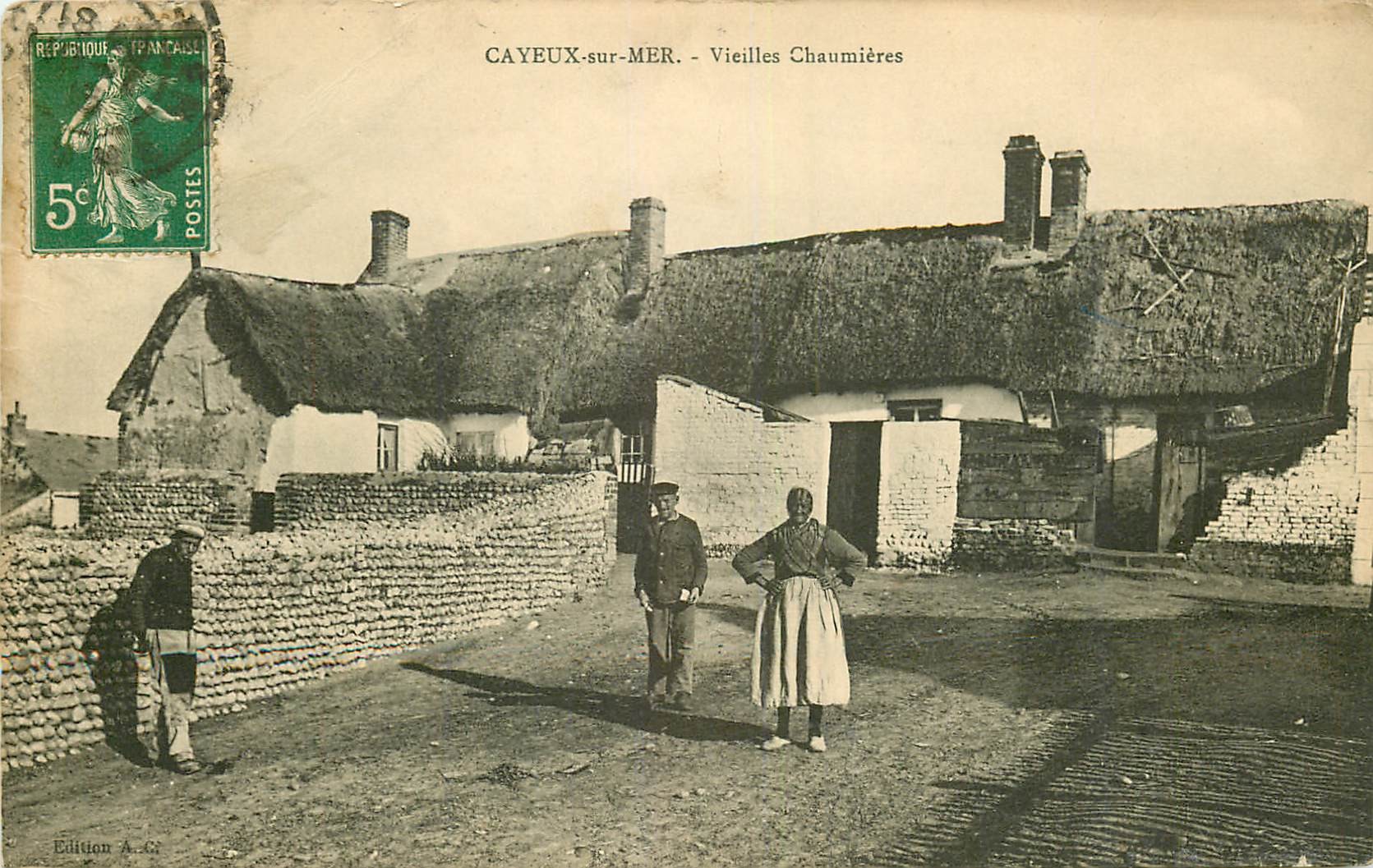 WW 80 CAYEUX-SUR-MER. Vieilles Chaumières de Pêcheurs et Paysanne 1915