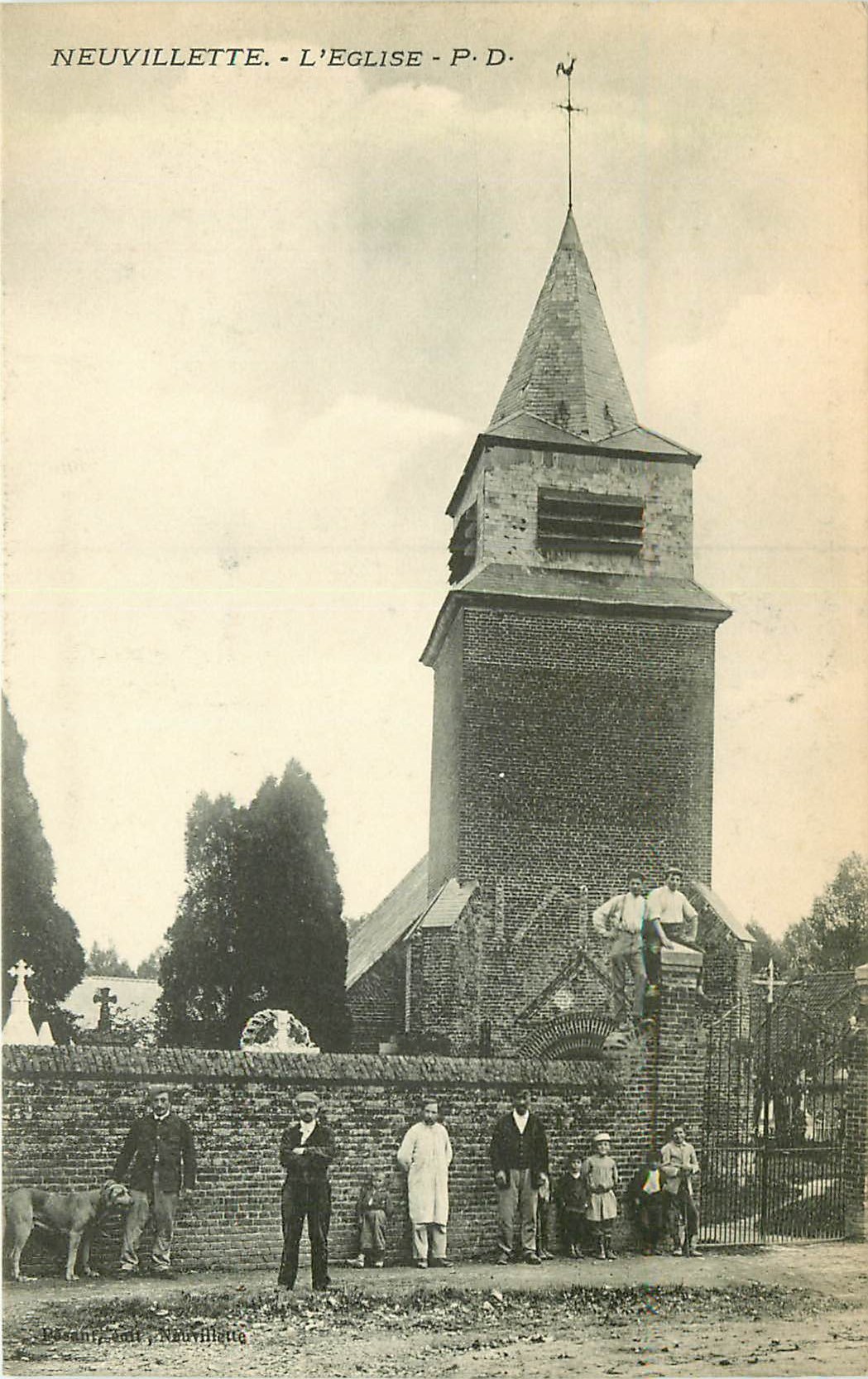WW 02 NEUVILLETTE. Animation devant l'Eglise 1914