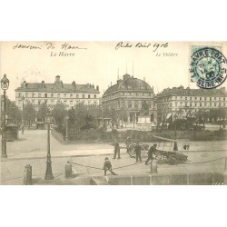 WW 76 LE HAVRE. Vendeurs ambulants avec charrettes devant le Théâtre 1906