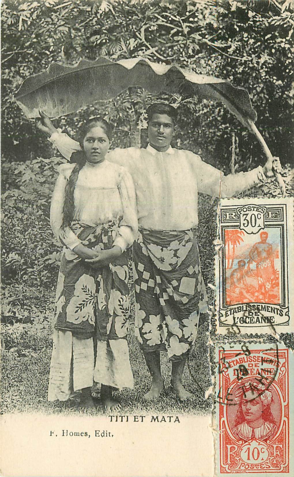 WW TAHITIENS. TITI et MATA pendant la pluie s'abritent sous une feuille de bananier 1929