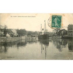 carte postale ancienne 14 CAEN. Top Promotion Entrée d'un Navire dans le Bassin 1911
