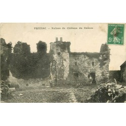 WW 56 PRIZIAC. Personnage à l'Entrée des Ruines du Château du Dréors 1915