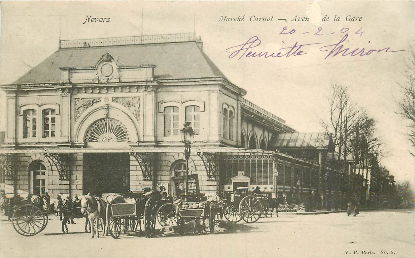 WW 58 NEVERS. Attelages au Marché Carnot Avenue de la Gare 1904