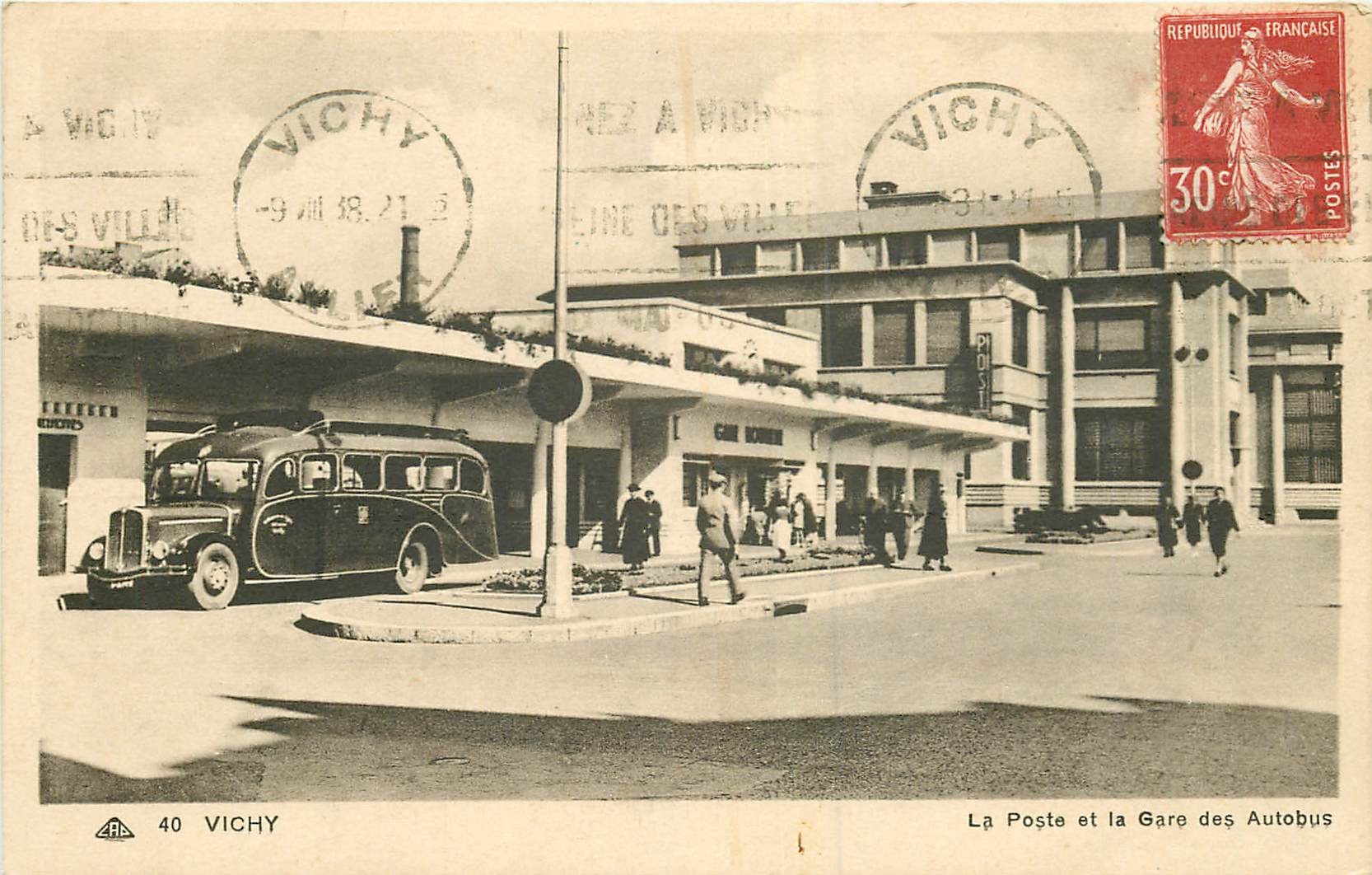 WW 03 VICHY. La Poste et la Gare des Autobus 1938