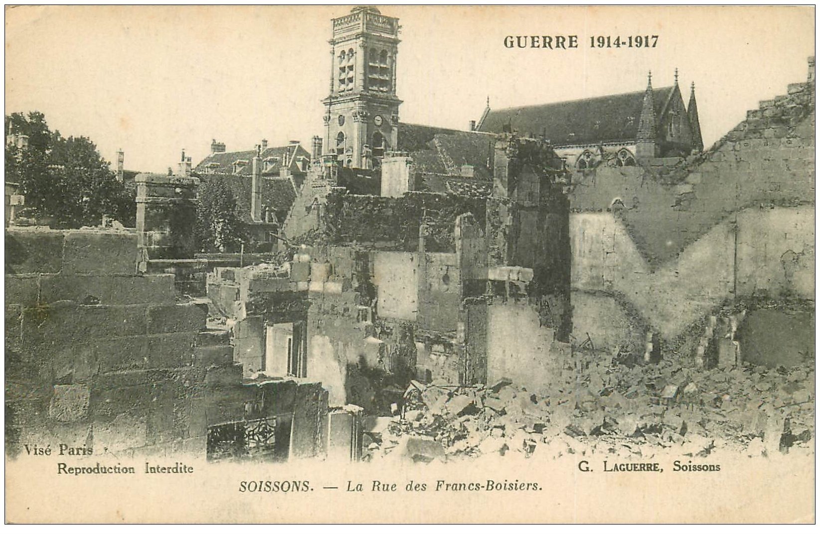 carte postale ancienne 02 SOISSONS. 1914-18 Rue des Francs-Boisiers