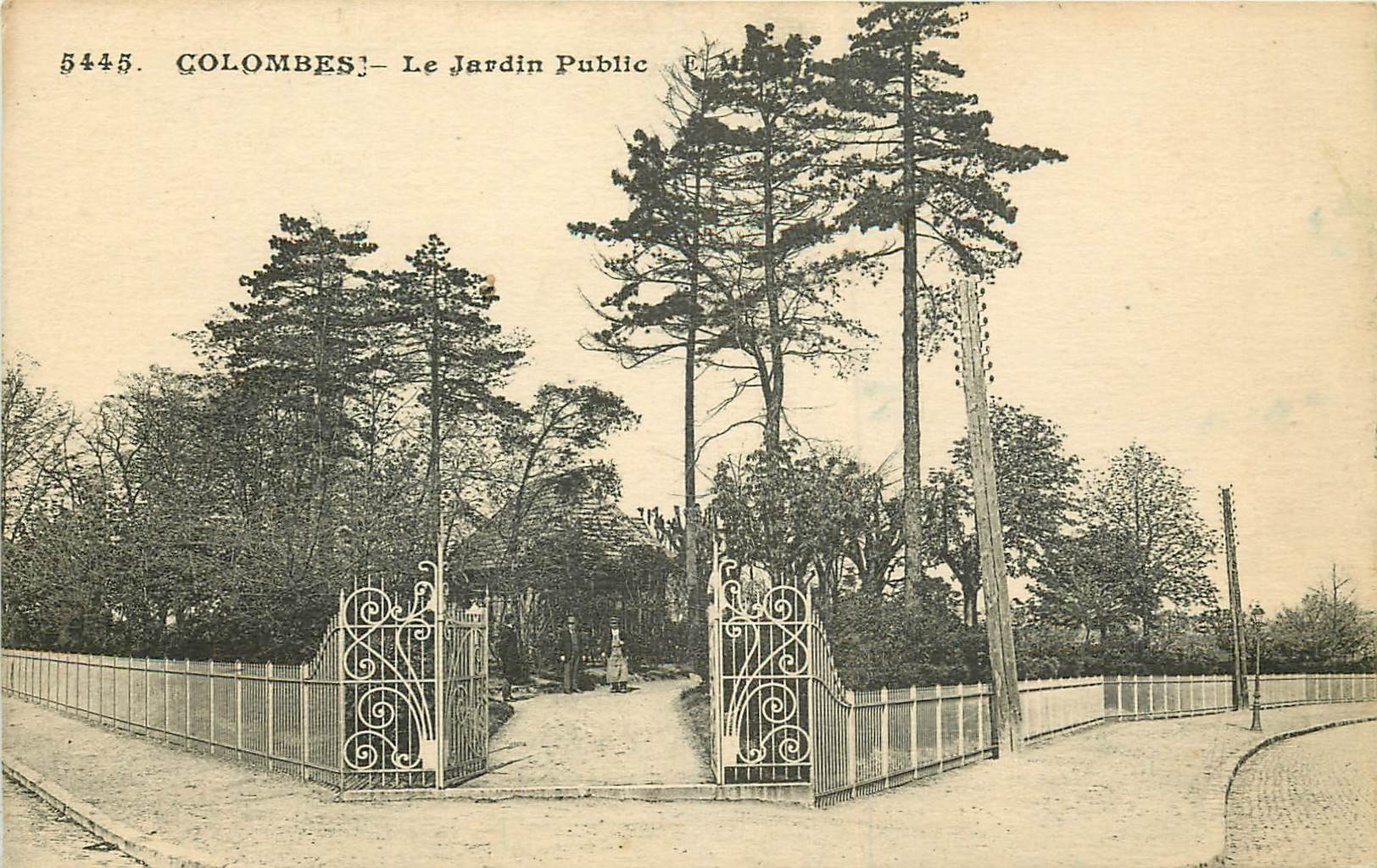 WW 92 COLOMBES. Le Jardin Public 1926