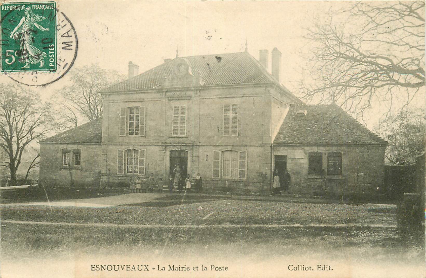 52 ESNOUVEAUX. La Mairie et la Poste 1910
