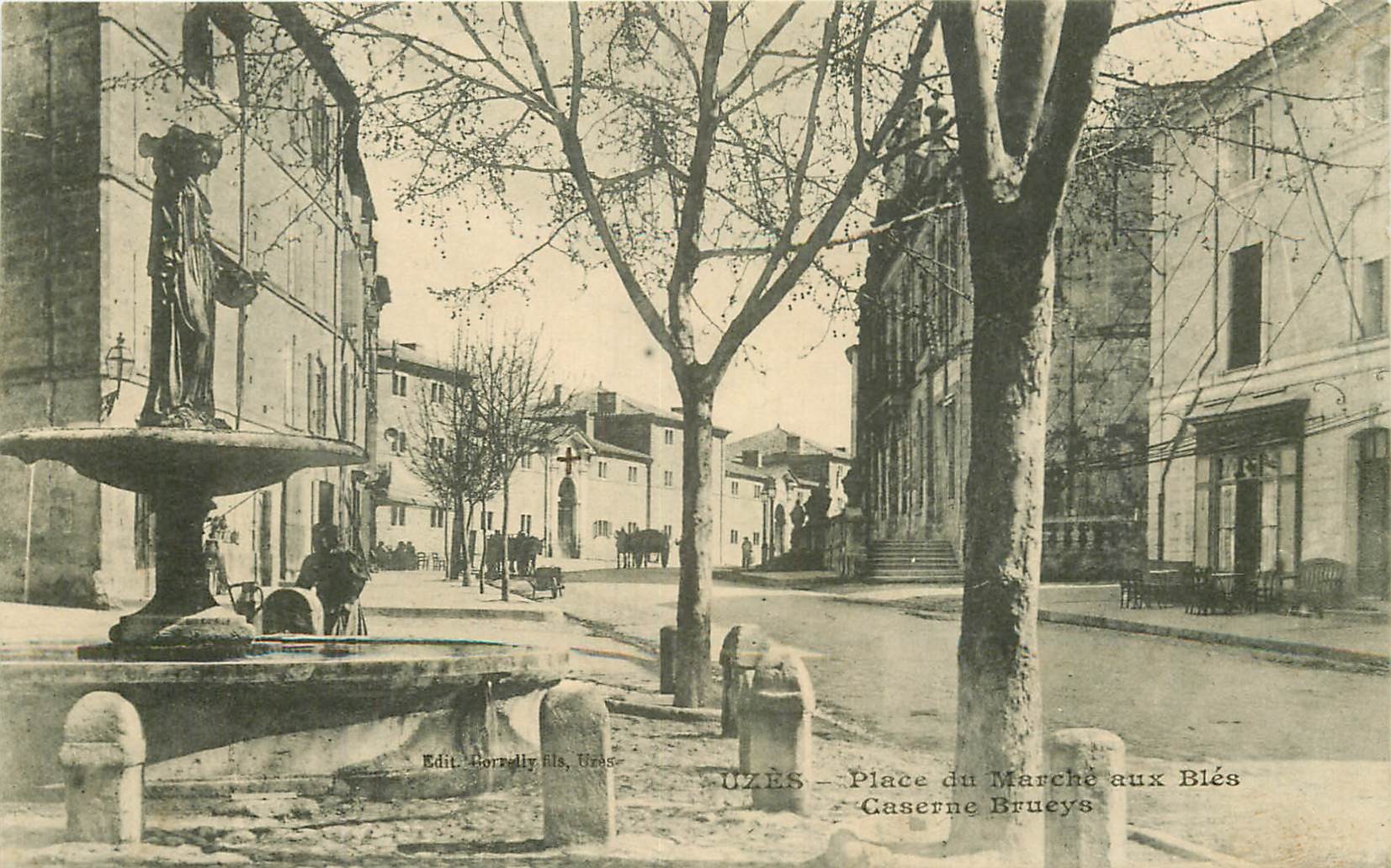 30 UZES. Caserne Brueys Place du Marché aux Blés 1915