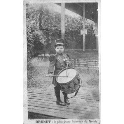 MUSICIEN. Brunet le plus jeune Tambour du Monde