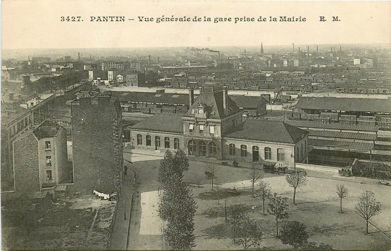 93 PANTIN. La Gare et les Quais vus de la Mairie
