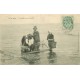 PECHEURS ET METIERS DE LA MER. La Pêche aux Crevettes vers 1905
