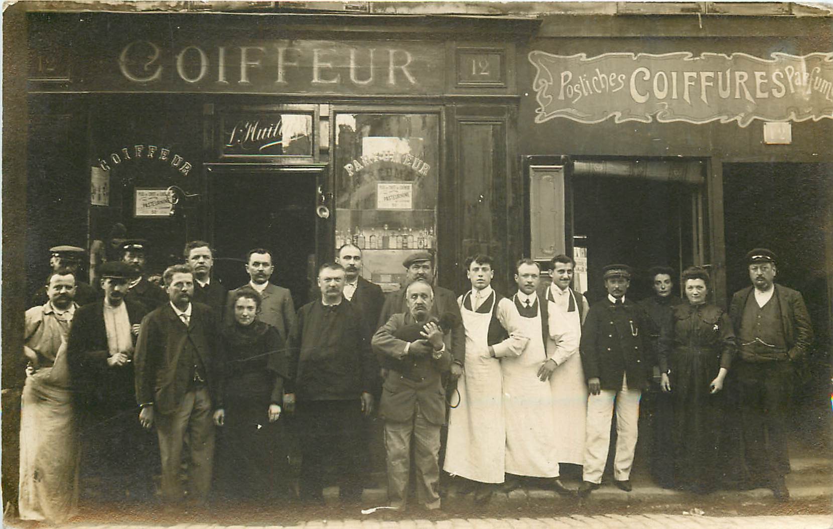 PARIS. Commerces et Métiers. Salon du Coiffeur, Coiffures et Postiches
