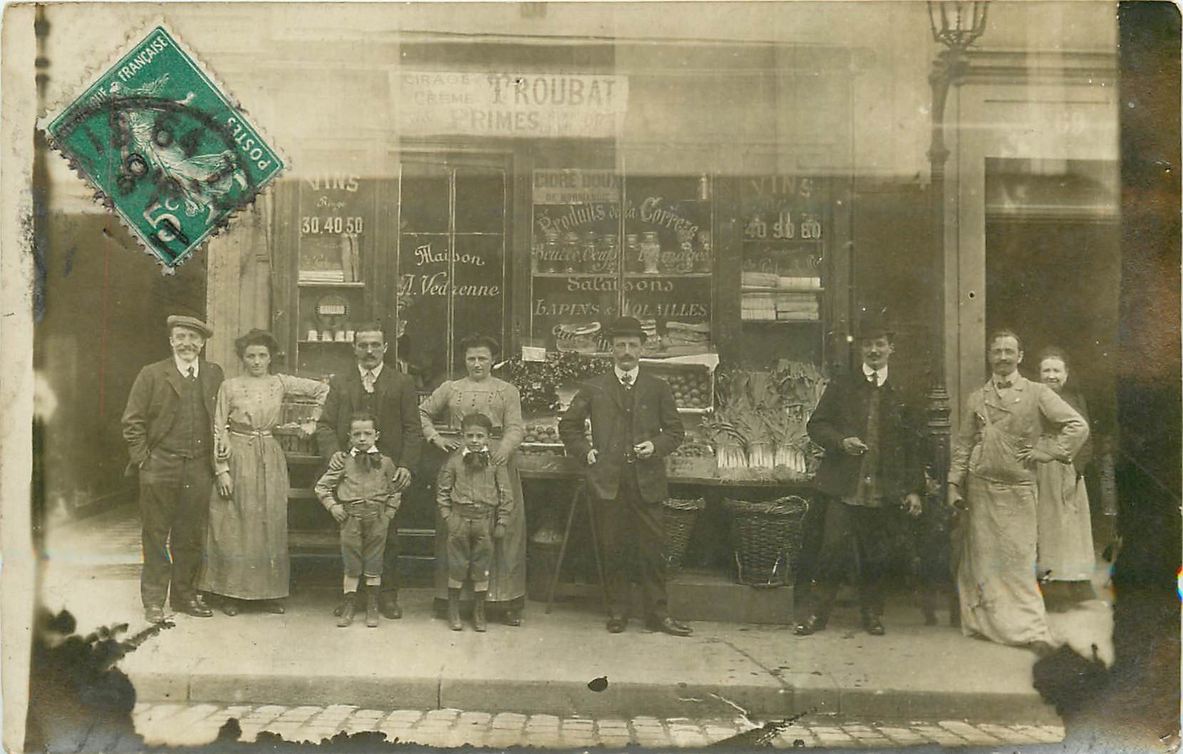 03 MONTLUCON. Maison Vedrenne au n°69 Photo carte postale d'un Commerce à identifier 1911