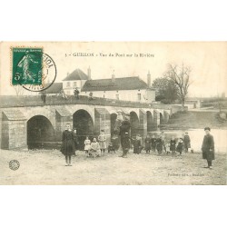 89 GUILLON. Animation près du Pont sur la Rivière 1910