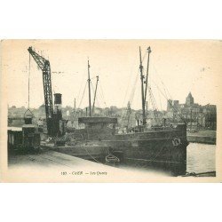 carte postale ancienne 14 CAEN. Top Promotion Les Quais 1922 Grue déchargeaut un Bateau