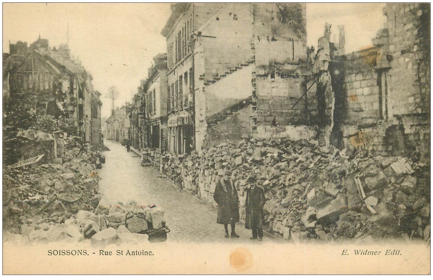 carte postale ancienne 02 SOISSONS. 1914-18 Rue Saint-Antoine 1921