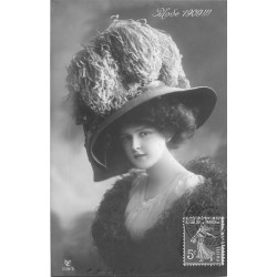 MODE 1909. Superbe chapeau à plumes 1909 d'Autruche...