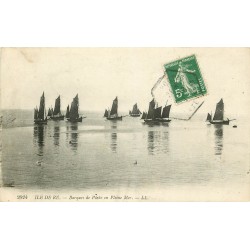 17 ILE DE RE. Barques de Pêche en Pleine Mer 1913