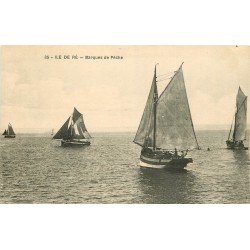 17 ILE DE RE. Barques de Pêche