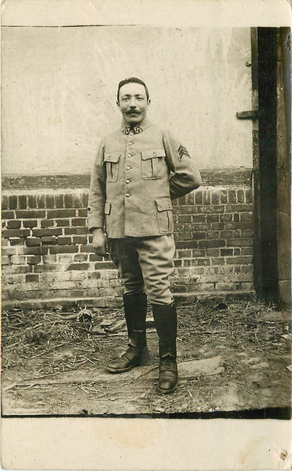 MILITARIA. Photo carte postale d'un Soldat du 16 Régiment d'Infanterie