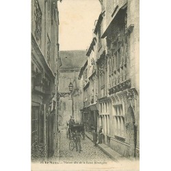 72 LE MANS. Homme à vélocipède et Maison Reine Bérengère