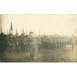 MILITARIA. Photo Cpa avec le Salut et Honneur au Drapeau par des Poilus