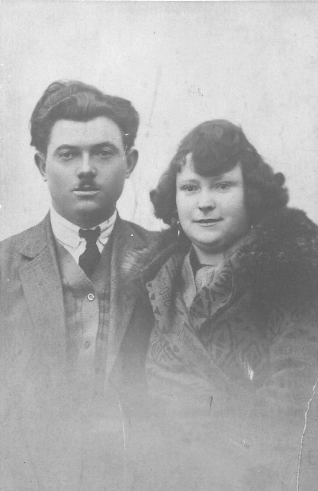 27 EZY. Photo Charlène Coiffure + Ticket Carte de Membre Harmonie Ezy-sur-Eure 1945