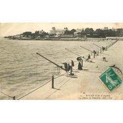 17 ROYAN. Pêcheurs au Carrelet à la Pointe de Foncillon