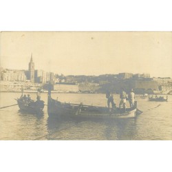 MALTA MALTE. Photo carte postale Pêcheurs à la traîne des filets de Pêche dans le Port