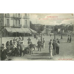 66 BANYULS SUR MER. Le Petit Marché sur la Place