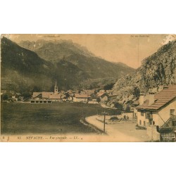 05 NEVACHE. Vue du Village et Col des Rochilles 1910