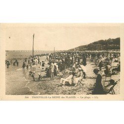 carte postale ancienne 14 TROUVILLE. La Plage bien animée