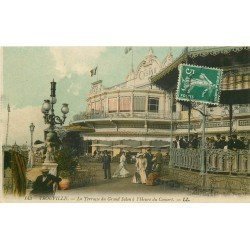 carte postale ancienne 14 TROUVILLE. L'Heure du Concert Terrasse Grand Salon 1912