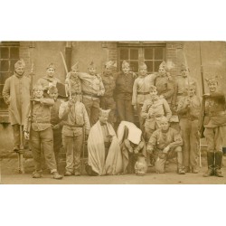 MILITARIA. Rare Photo Carte postale du 100 Régiment avec des Poilus