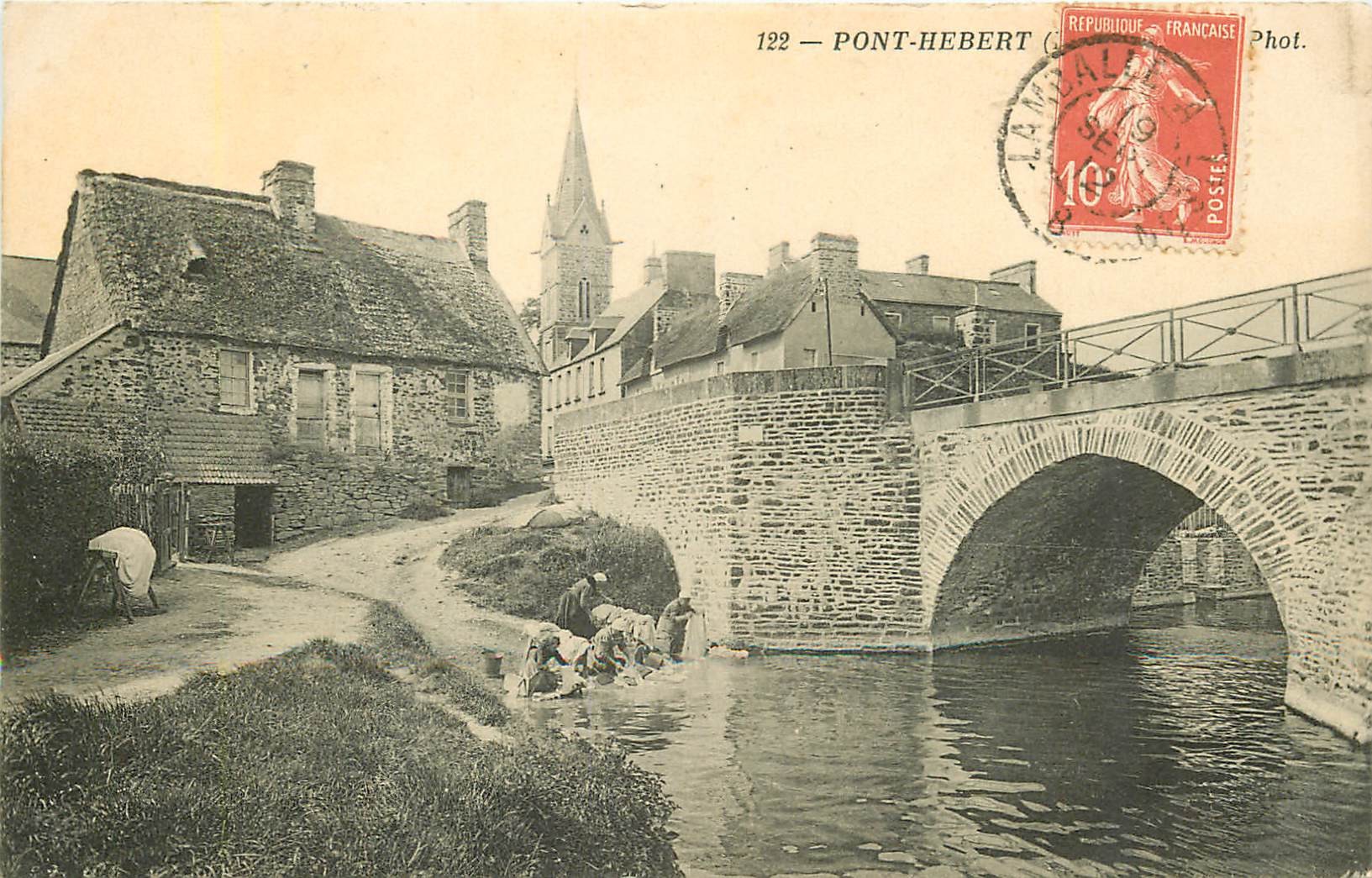 50 PONT-HEBERT. Lavandières à la Rivière 1912