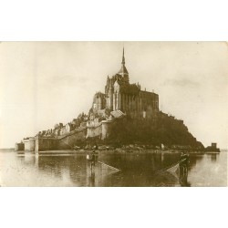 50 LE MONT-SAINT-MICHEL. Pêcheurs de Coques carte photo émaillographie