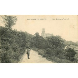63 AUVERGNE. Paysan sur la Route du Château de Tournoël 1915