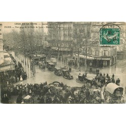 75 PARIS XII. Grosse circulation Boulevard Diderot pendant la Crue de 1910
