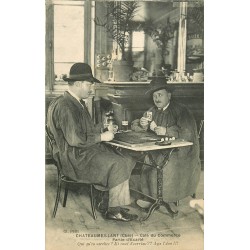 18 CHATEAUMEILLANT. Partie de cartes d'Ecarté au Café du Commerce