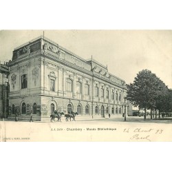 73 CHAMBERY. Cavaliers devant le Musée Bibliothèque 1903