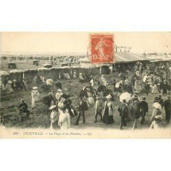 carte postale ancienne 14 TROUVILLE. La Plage et les Planches 1910