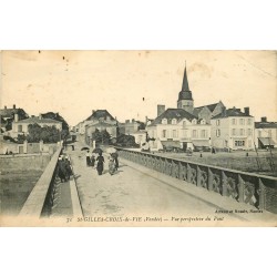 85 SAINT-GILLES-CROIX-DE-VIE. Hôtel et Coiffeur après le Pont 1918