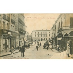 40 MONT-DE-MARSAN. Réparateur de gouttières sur son échelle rue Gambetta